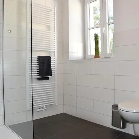 Alte Flugleitung בית הארחה